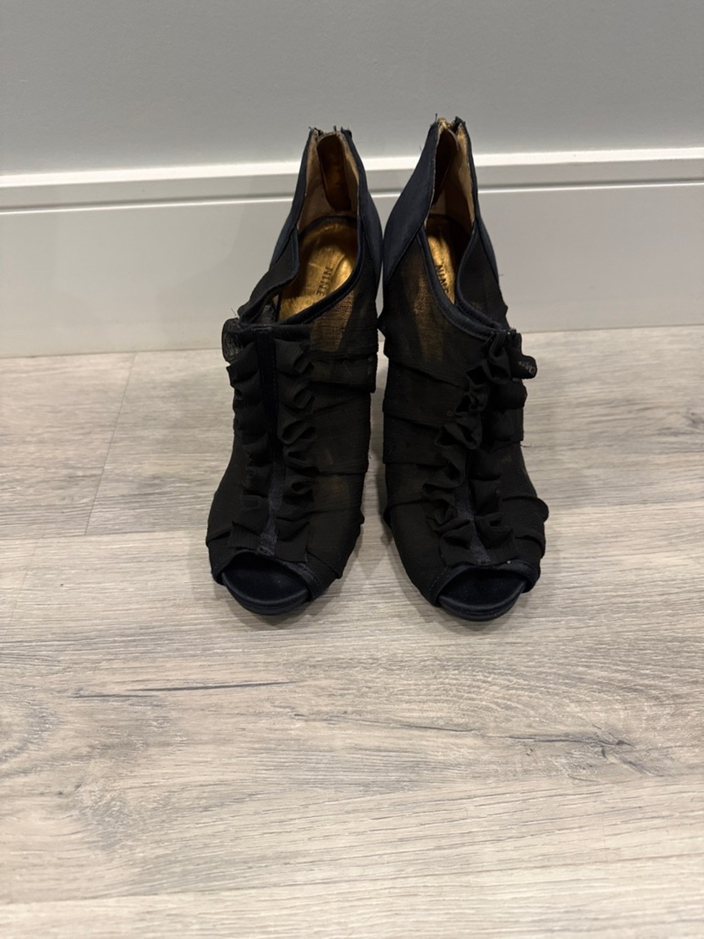Black Ruffle Peep-Toe Women's Heels size 7